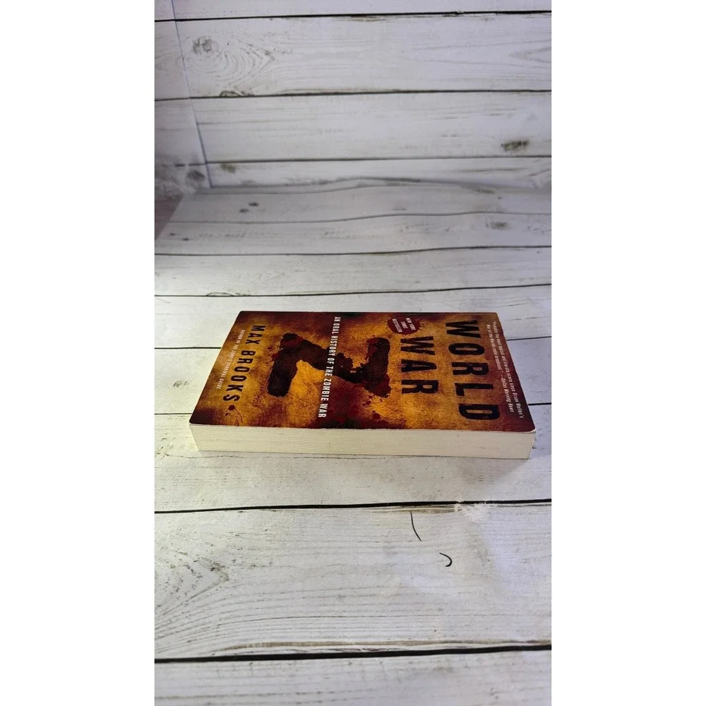 World War Z Max Brooks 2006 First Paperback Edition Zombie Fiction
